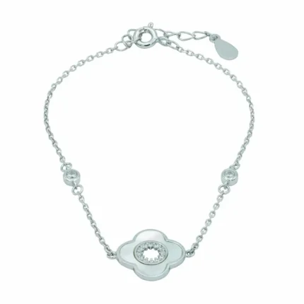 Detailansicht der beständigen Rhodinierung und der feinen Zirkonia-Steine am Armband 925 Silber Silver Blossom bei DEES JEWELRY