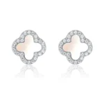 Pearl Glace Klee-Ohrstecker aus 925 Silber mit Perlmutt-Kern und Zirkonia-Umrandung – DEES JEWELRY